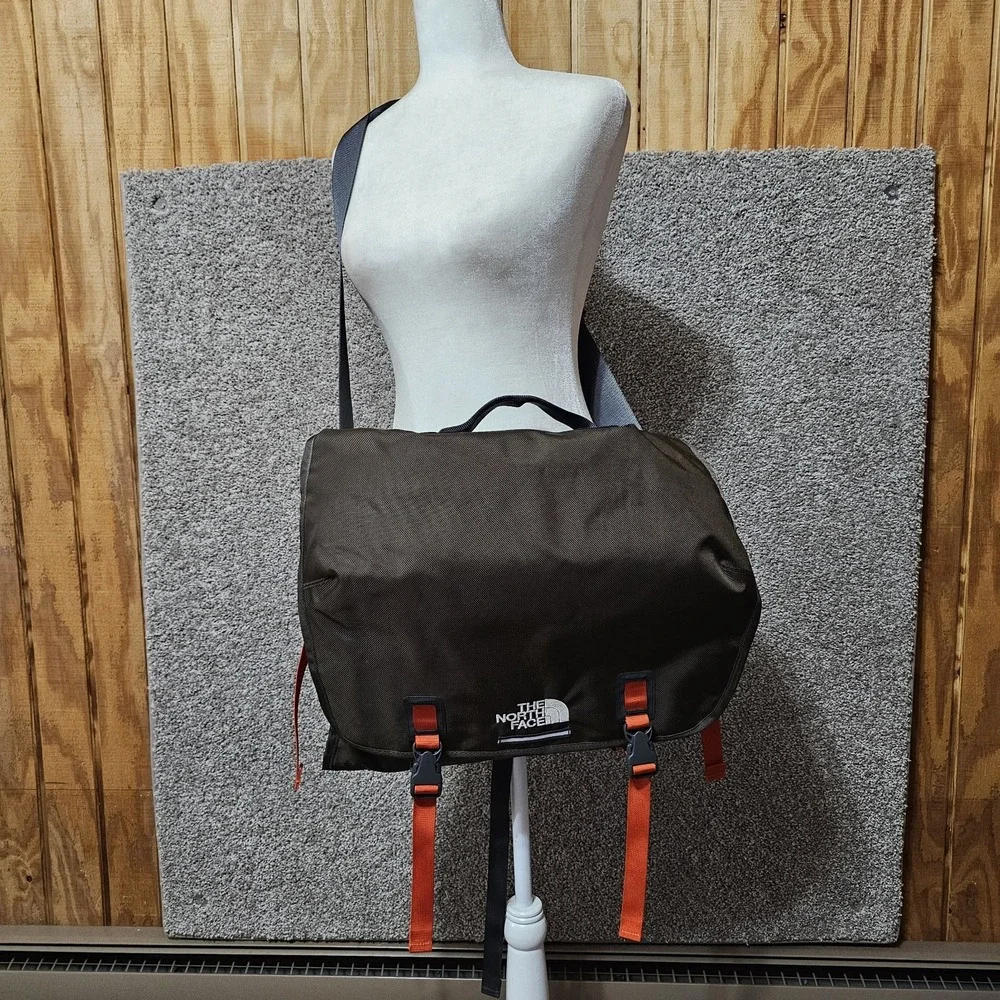 The North Face Oversized XL Messenger Bag TriFold Laptop Luggage Travel Shoulder